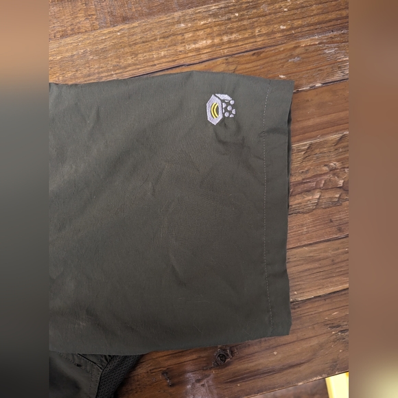 Mountain Hardwear Men's short sleeve Button-Up Shirt - Picture 7 of 9